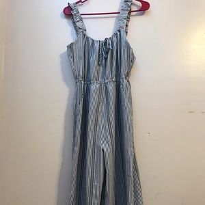 NWOT jumpsuit with pockets